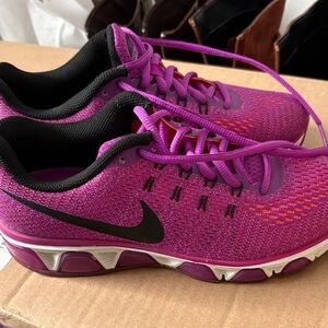 Nike Women's Magenta and Black Athletic Shoes